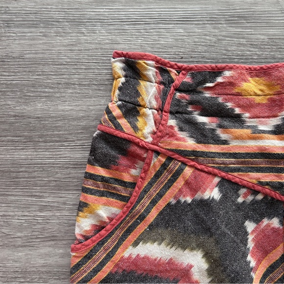 High-Waisted Patterned Mini Skirt - Picture 2 of 7